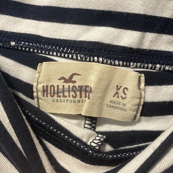 Blue + white striped yoga shorts - Picture 3 of 3